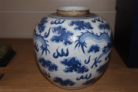 A Chinese blue and white jar, height 17cm